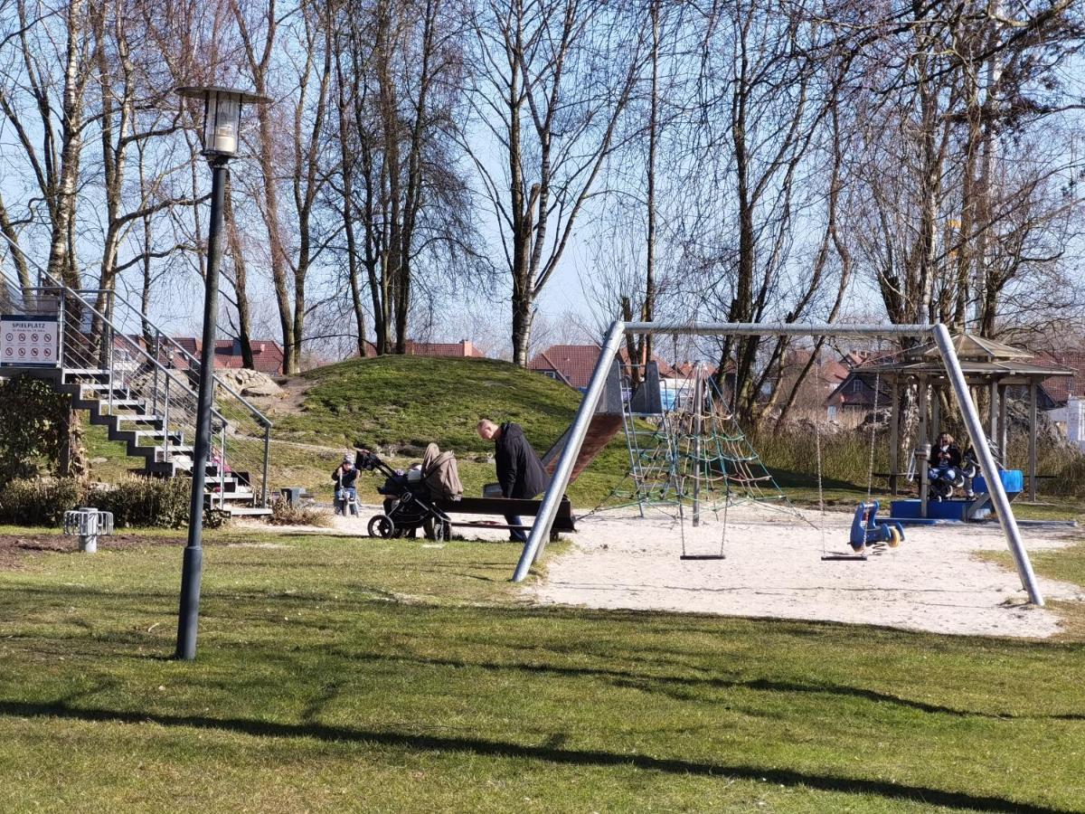 Schaake Hooksiel - Charmante Reetdachwohnung & Kostenfreier Parkplatz Exterior foto