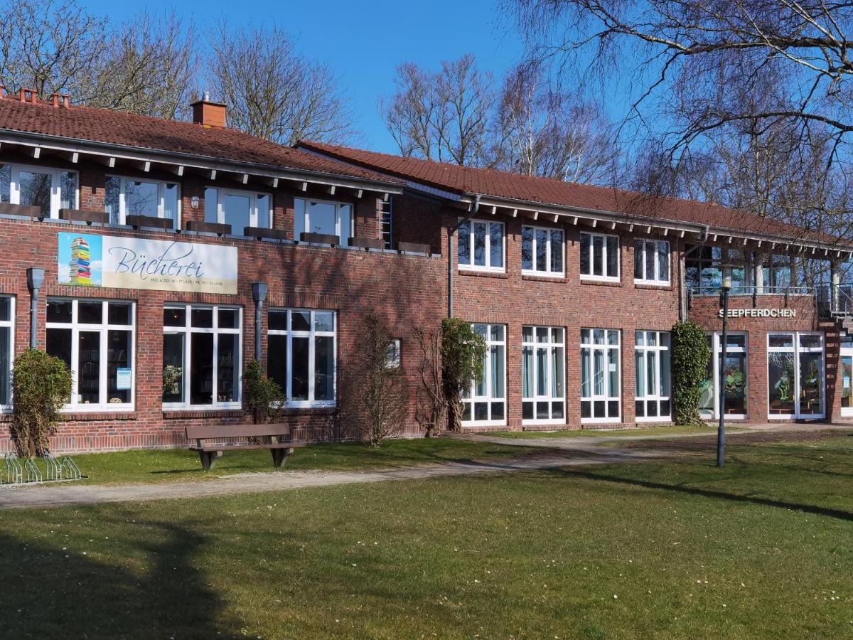 Schaake Hooksiel - Charmante Reetdachwohnung & Kostenfreier Parkplatz Exterior foto